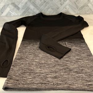 Lululemon run swiftly long sleeve size 2 black and grey ombré